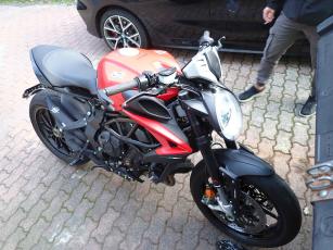 jl9tbGQFcU.jpg