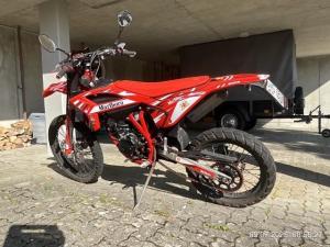 M2FZ3mWTD4.jpg