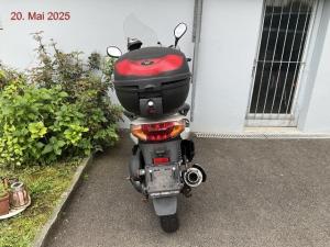 05EjH857mE.jpg