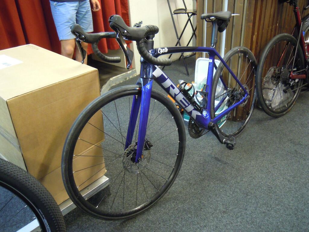 パーツ trek emondasl5 パーツ trek emondasl5 Trek Émonda SL 5 Disc wykorzystywany w